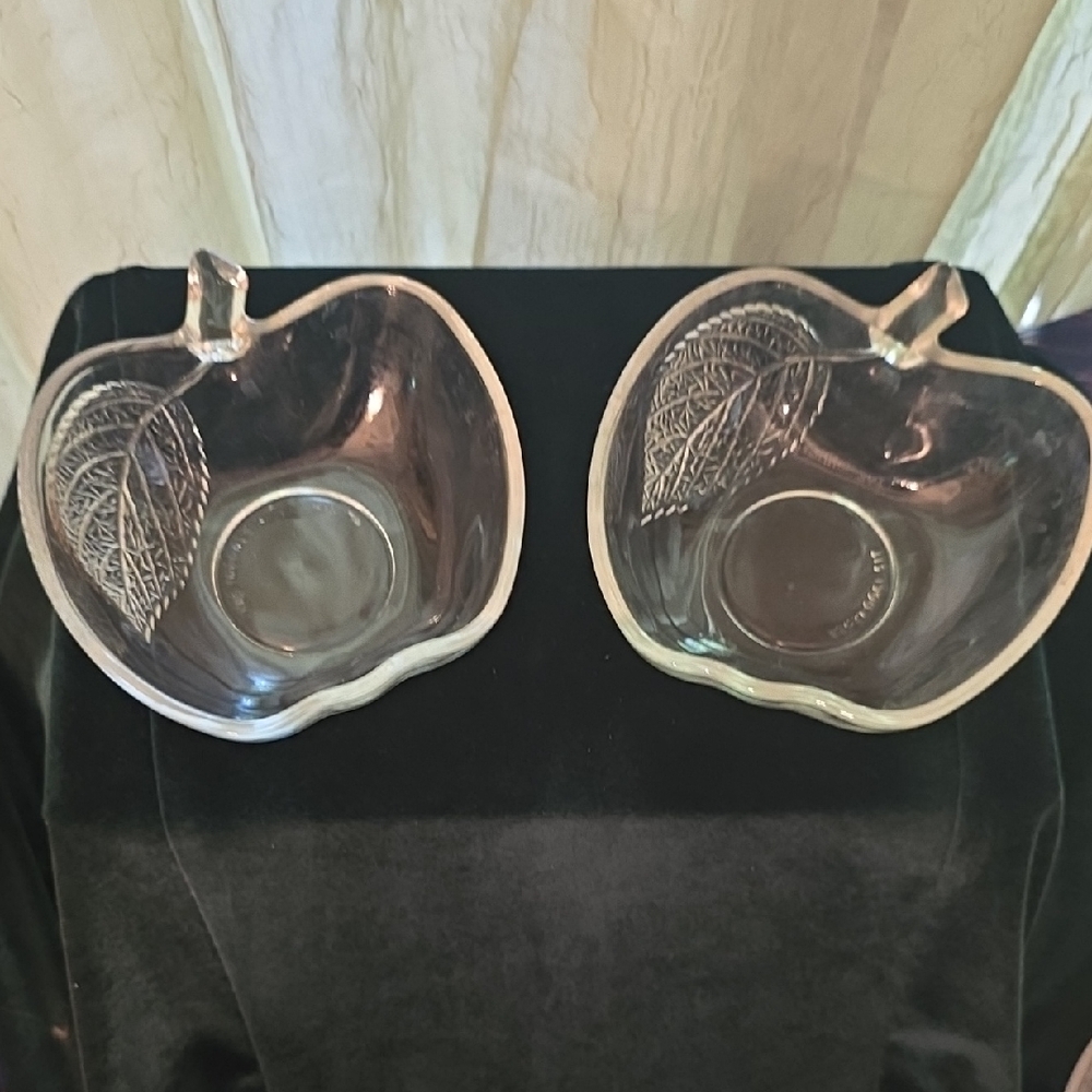 2 vintage KIG Indonesia clear‎ glass apple-shaped Dish embossed Leaf Nut Trinket